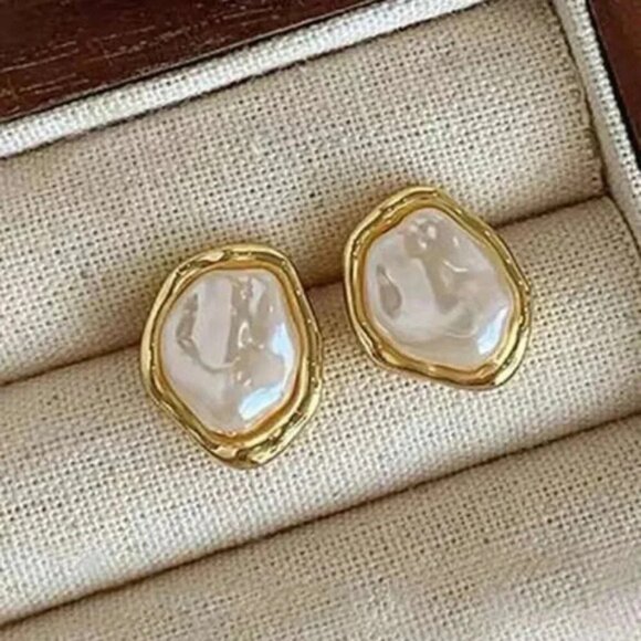 Small Baroque Pearl Stud Earrings in Gold - Picture 1 of 2
